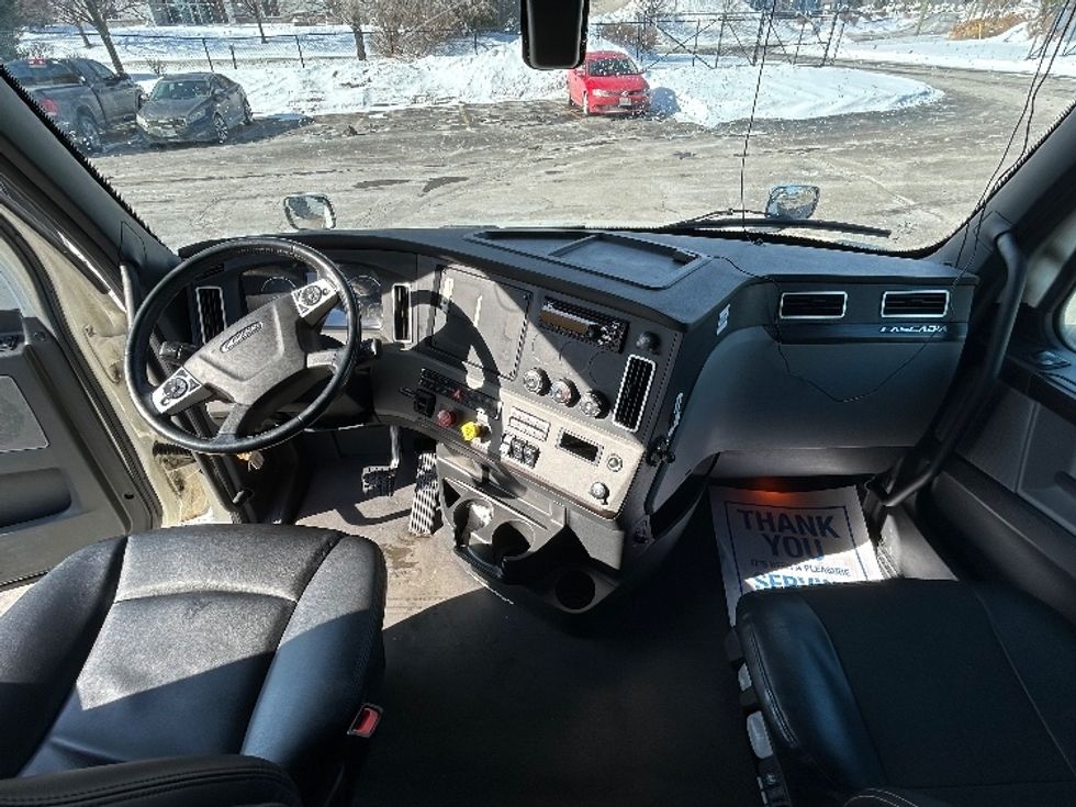 Sleeper Tractor-Heavy Duty Tractors-Freightliner-2019-T12664ST-Cambridge-ON-1,029,585\n\t\tkm-$ 59,000 - Image 12