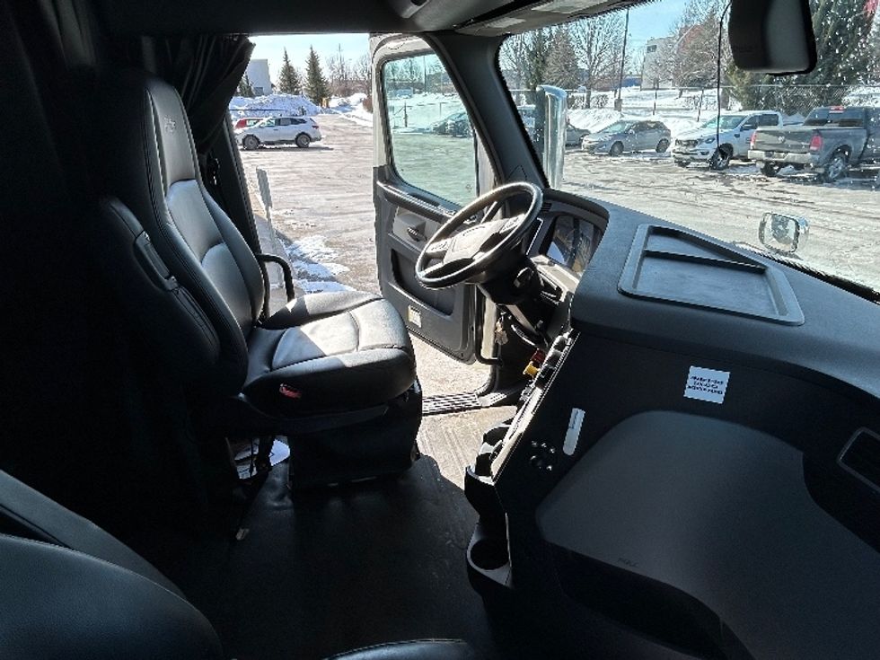 Sleeper Tractor-Heavy Duty Tractors-Freightliner-2019-T12664ST-Cambridge-ON-1,029,585\n\t\tkm-$ 59,000 - Image 15