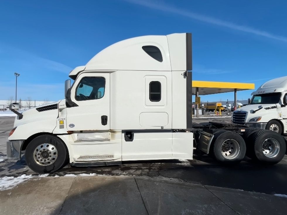 Sleeper Tractor-Heavy Duty Tractors-Freightliner-2019-T12664ST-Cambridge-ON-1,029,585\n\t\tkm-$ 59,000 - Image 4
