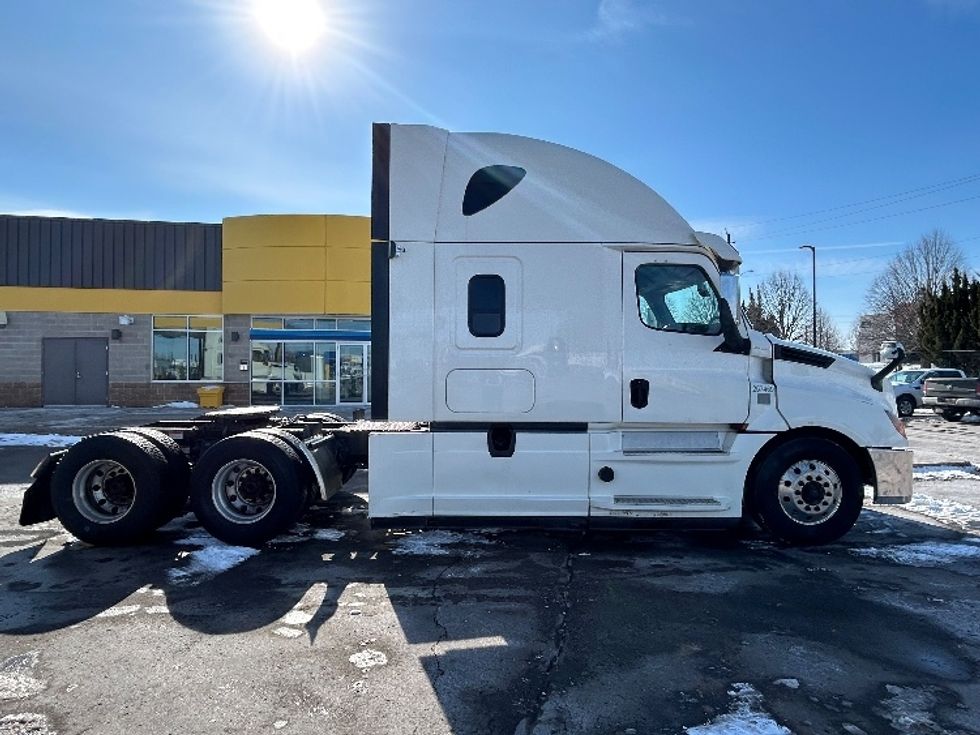 Sleeper Tractor-Heavy Duty Tractors-Freightliner-2019-T12664ST-Cambridge-ON-1,029,585\n\t\tkm-$ 59,000 - Image 8