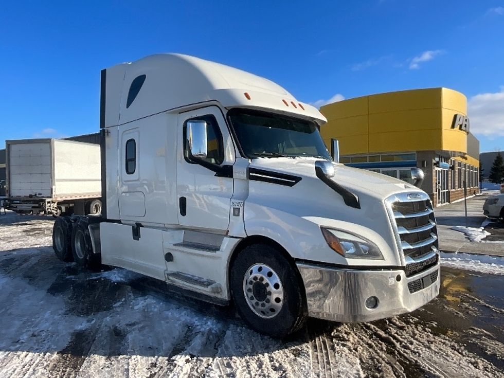 Sleeper Tractor-Heavy Duty Tractors-Freightliner-2019-T12664ST-Cambridge-ON-1,037,037\n\t\tkm-$ 58,500 - Image 1