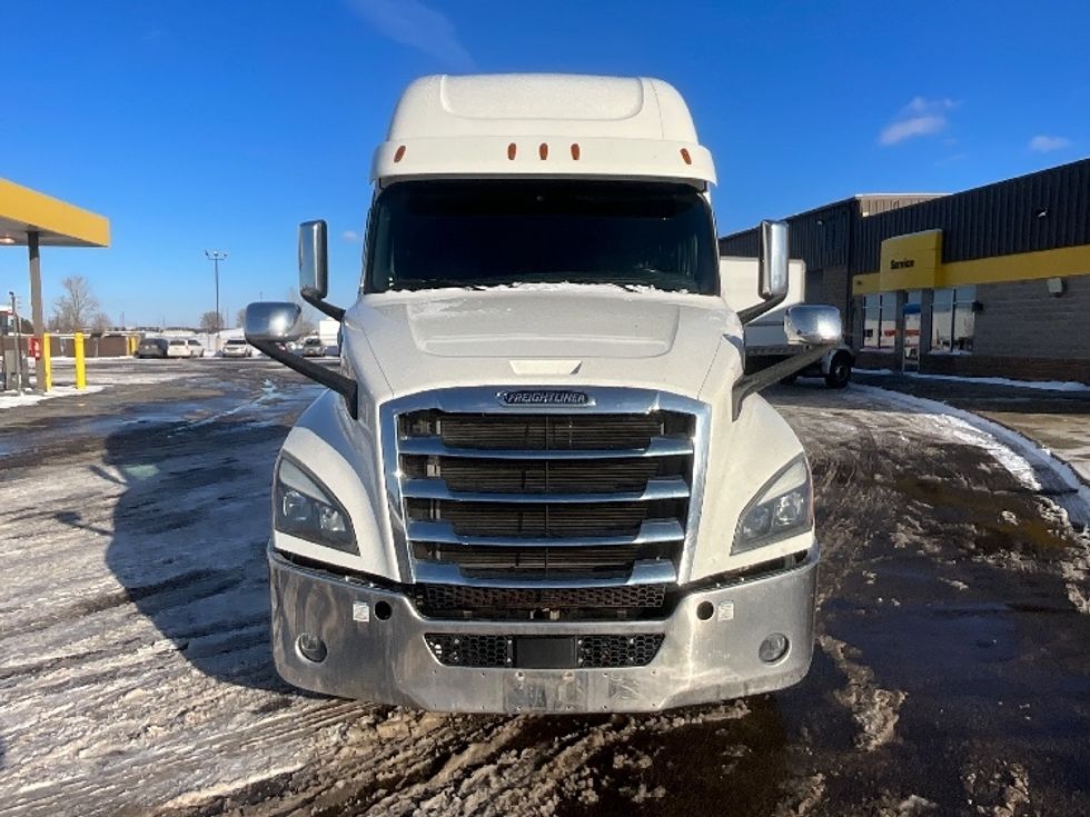 Sleeper Tractor-Heavy Duty Tractors-Freightliner-2019-T12664ST-Cambridge-ON-1,037,037\n\t\tkm-$ 58,500 - Image 2