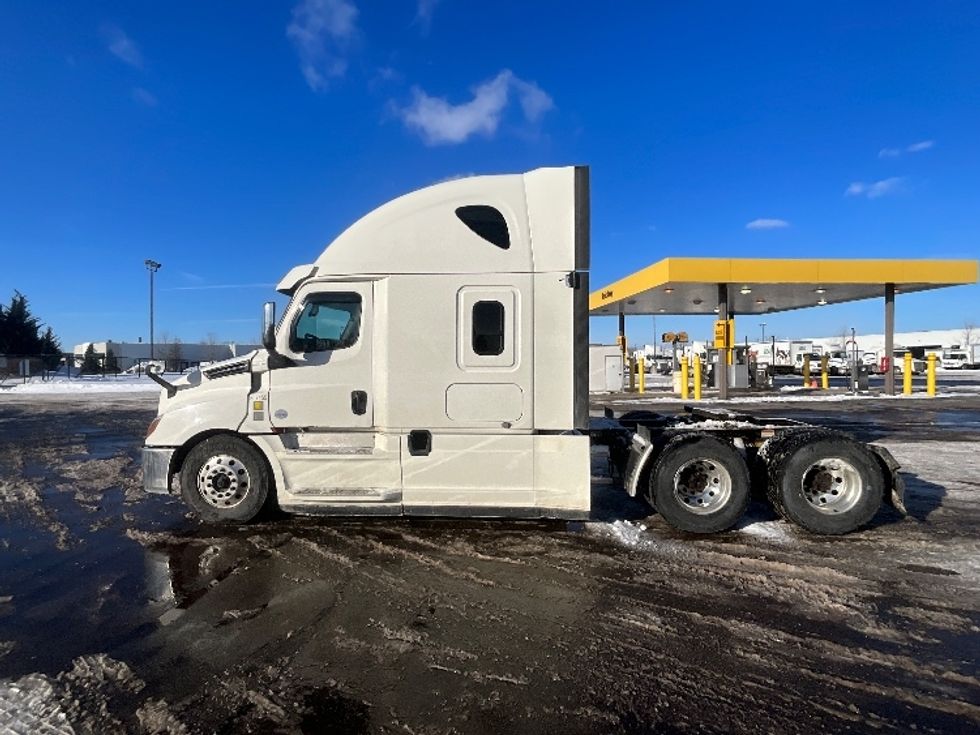 Sleeper Tractor-Heavy Duty Tractors-Freightliner-2019-T12664ST-Cambridge-ON-1,037,037\n\t\tkm-$ 58,500 - Image 4