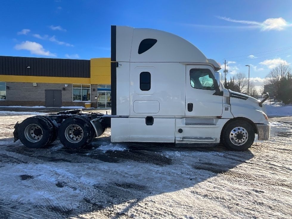 Sleeper Tractor-Heavy Duty Tractors-Freightliner-2019-T12664ST-Cambridge-ON-1,037,037\n\t\tkm-$ 58,500 - Image 8