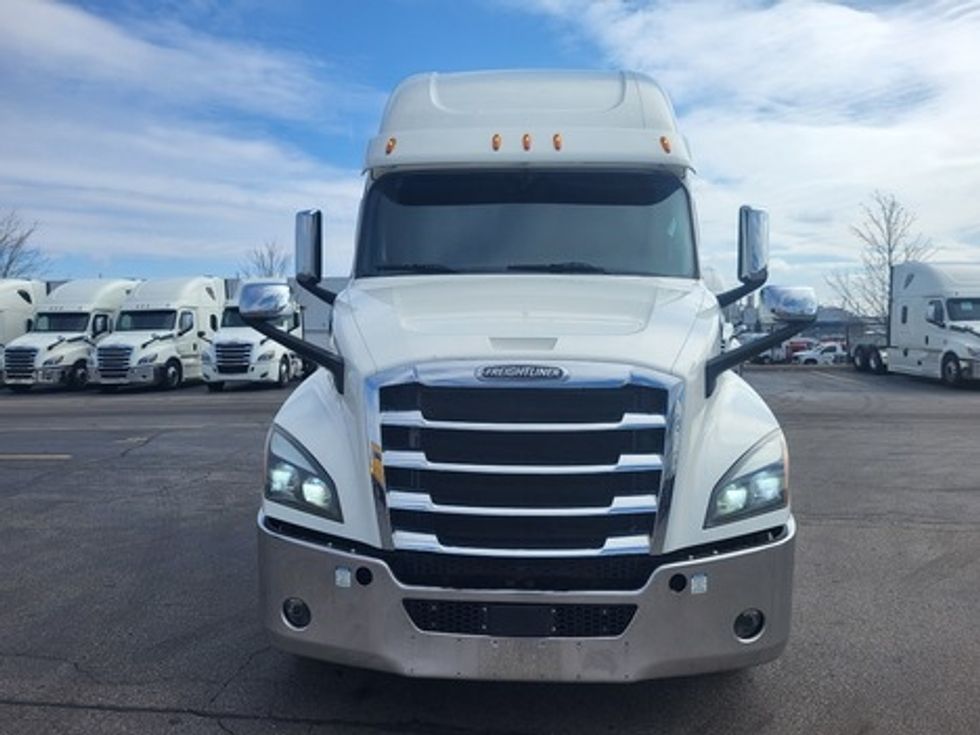 Sleeper Tractor-Heavy Duty Tractors-Freightliner-2019-T12664ST-Cambridge-ON-1,037,038\n\t\tkm-$ 58,500 - Image 1