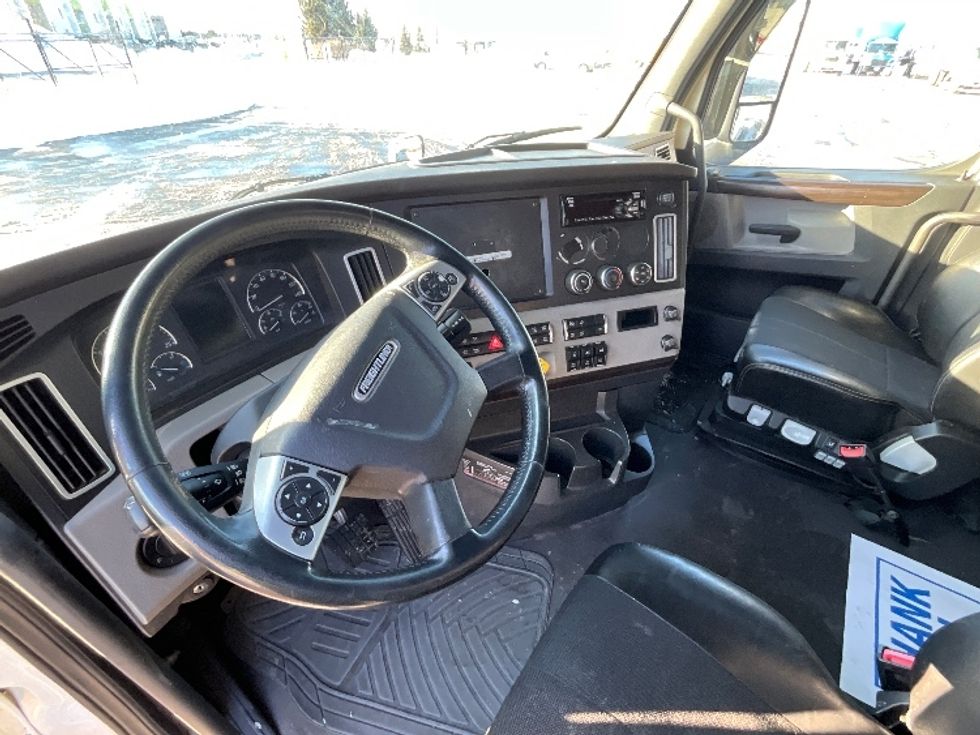 Sleeper Tractor-Heavy Duty Tractors-Freightliner-2019-T12664ST-Cambridge-ON-1,037,038\n\t\tkm-$ 58,500 - Image 10