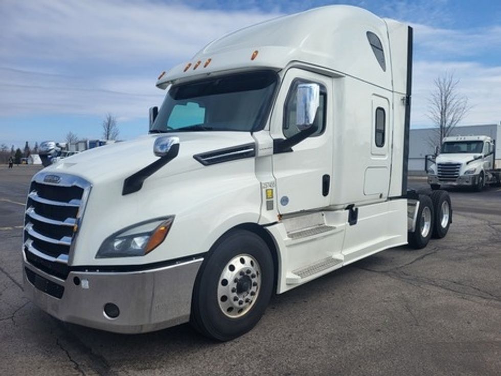 Sleeper Tractor-Heavy Duty Tractors-Freightliner-2019-T12664ST-Cambridge-ON-1,037,038\n\t\tkm-$ 58,500 - Image 2