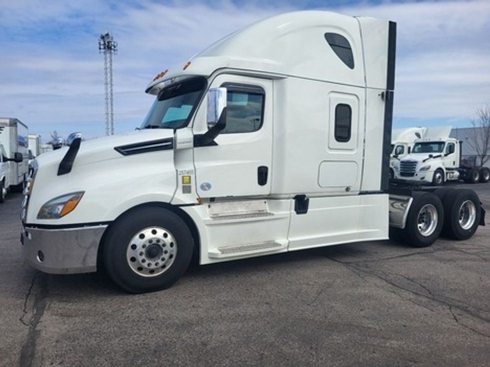 Sleeper Tractor-Heavy Duty Tractors-Freightliner-2019-T12664ST-Cambridge-ON-1,037,038\n\t\tkm-$ 58,500 - Image 20