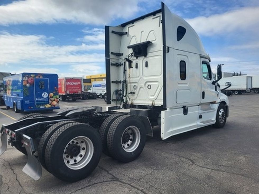 Sleeper Tractor-Heavy Duty Tractors-Freightliner-2019-T12664ST-Cambridge-ON-1,037,038\n\t\tkm-$ 58,500 - Image 6