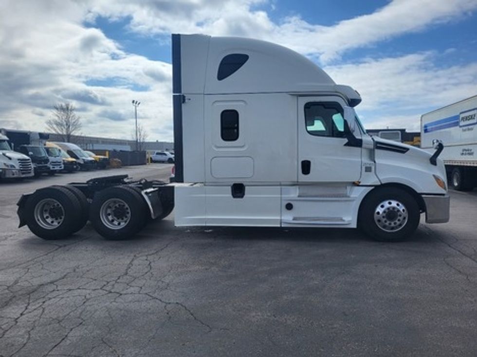 Sleeper Tractor-Heavy Duty Tractors-Freightliner-2019-T12664ST-Cambridge-ON-1,037,038\n\t\tkm-$ 58,500 - Image 7