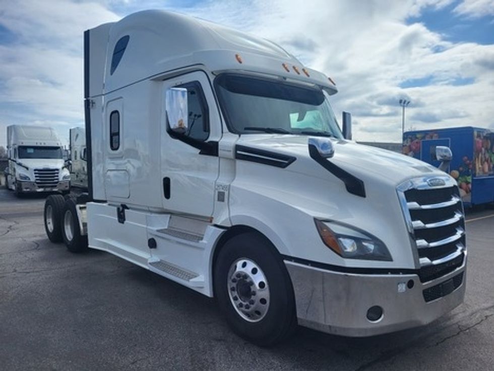 Sleeper Tractor-Heavy Duty Tractors-Freightliner-2019-T12664ST-Cambridge-ON-1,037,038\n\t\tkm-$ 58,500 - Image 8