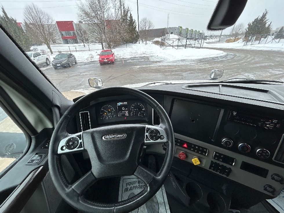 Sleeper Tractor-Heavy Duty Tractors-Freightliner-2019-T12664ST-Cambridge-ON-1,060,872\n\t\tkm-$ 57,250 - Image 10