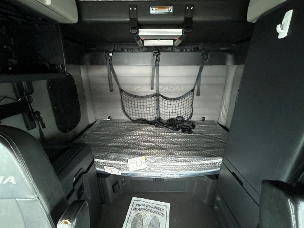 Sleeper Tractor-Heavy Duty Tractors-Freightliner-2019-T12664ST-Cambridge-ON-1,060,872\n\t\tkm-$ 57,250 - Image 13