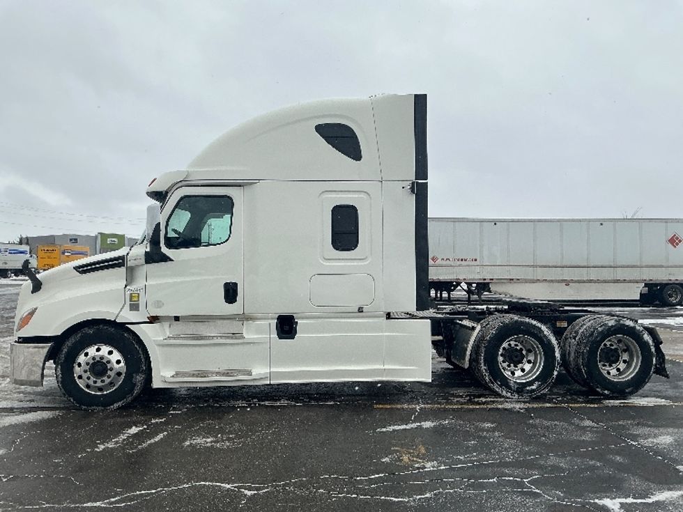 Sleeper Tractor-Heavy Duty Tractors-Freightliner-2019-T12664ST-Cambridge-ON-1,060,872\n\t\tkm-$ 57,250 - Image 4