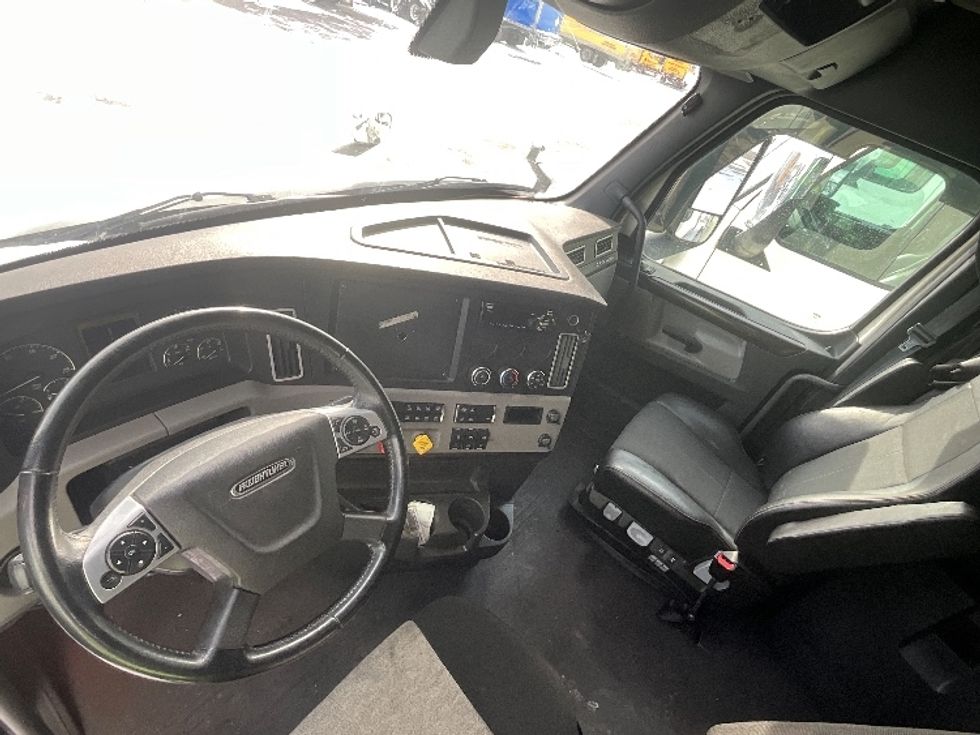 Sleeper Tractor-Heavy Duty Tractors-Freightliner-2019-T12664ST-Cambridge-ON-1,064,678\n\t\tkm-$ 57,250 - Image 11