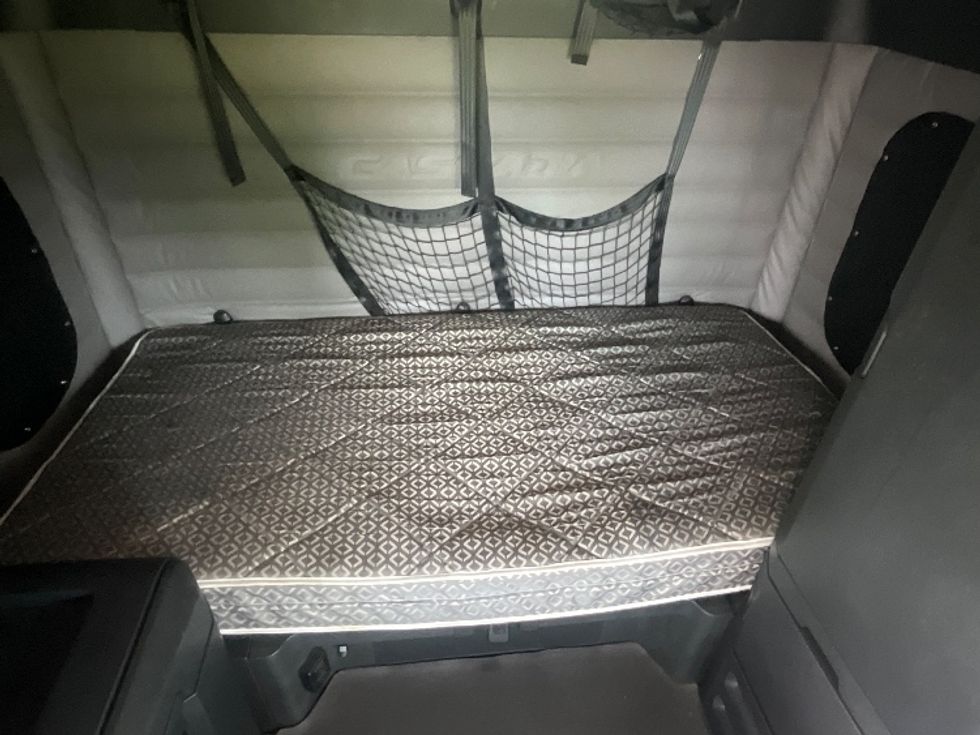 Sleeper Tractor-Heavy Duty Tractors-Freightliner-2019-T12664ST-Cambridge-ON-1,064,678\n\t\tkm-$ 57,250 - Image 17