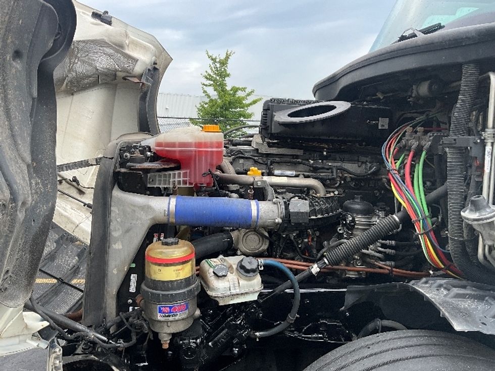 Sleeper Tractor-Heavy Duty Tractors-Freightliner-2019-T12664ST-Cambridge-ON-1,064,678\n\t\tkm-$ 57,250 - Image 21