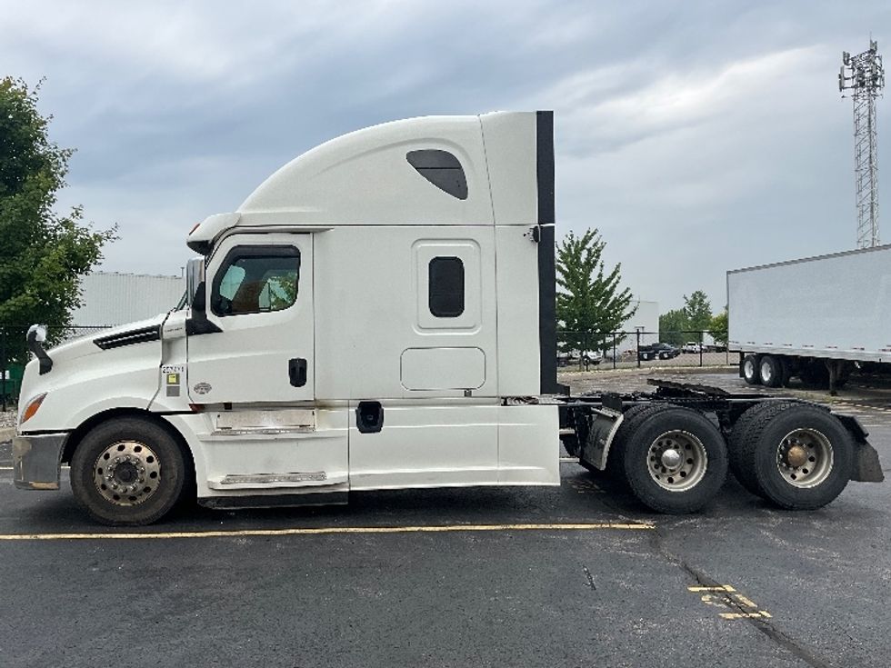 Sleeper Tractor-Heavy Duty Tractors-Freightliner-2019-T12664ST-Cambridge-ON-1,064,678\n\t\tkm-$ 57,250 - Image 4