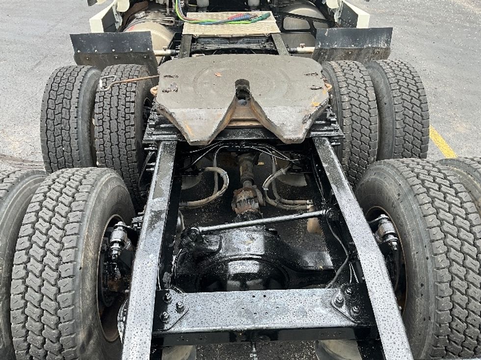 Sleeper Tractor-Heavy Duty Tractors-Freightliner-2019-T12664ST-Cambridge-ON-1,064,678\n\t\tkm-$ 57,250 - Image 6