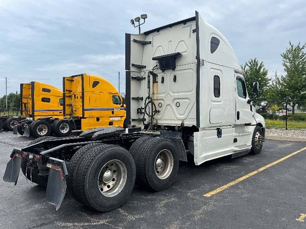 Sleeper Tractor-Heavy Duty Tractors-Freightliner-2019-T12664ST-Cambridge-ON-1,064,678\n\t\tkm-$ 57,250 - Image 7