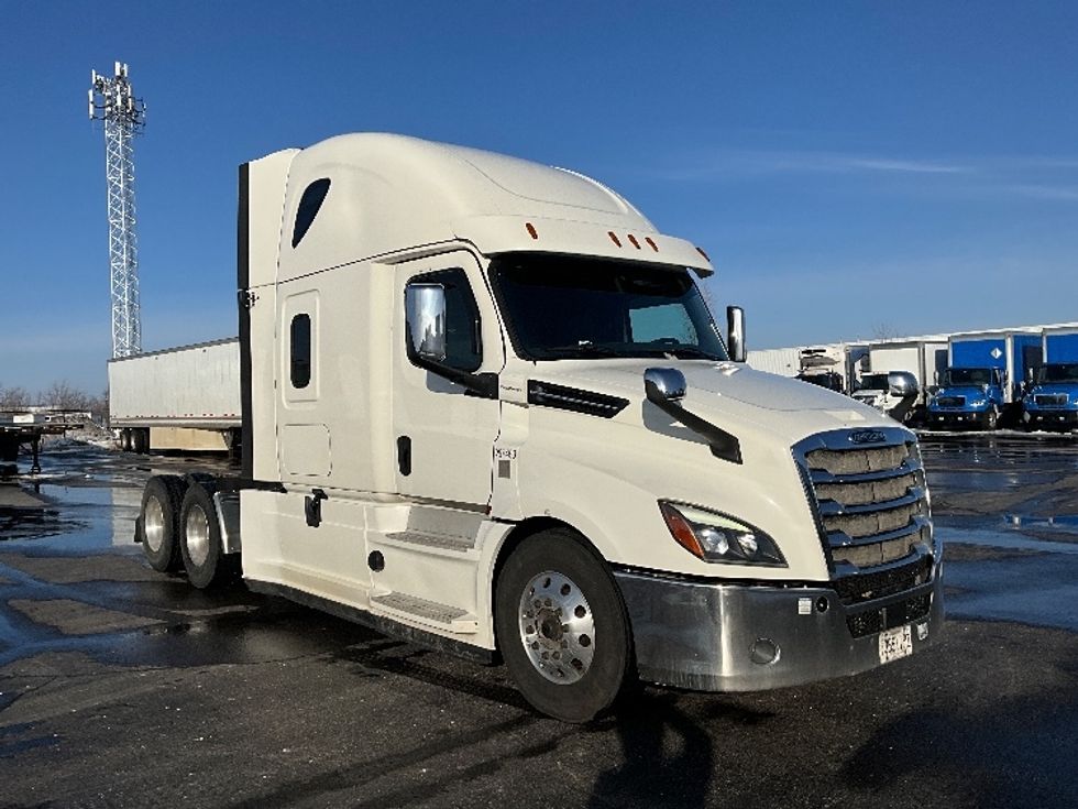 Sleeper Tractor-Heavy Duty Tractors-Freightliner-2019-T12664ST-Cambridge-ON-1,064,882\n\t\tkm-$ 57,000 - Image 1