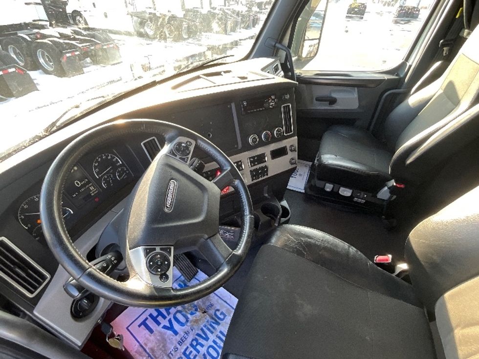 Sleeper Tractor-Heavy Duty Tractors-Freightliner-2019-T12664ST-Cambridge-ON-1,064,882\n\t\tkm-$ 57,000 - Image 10