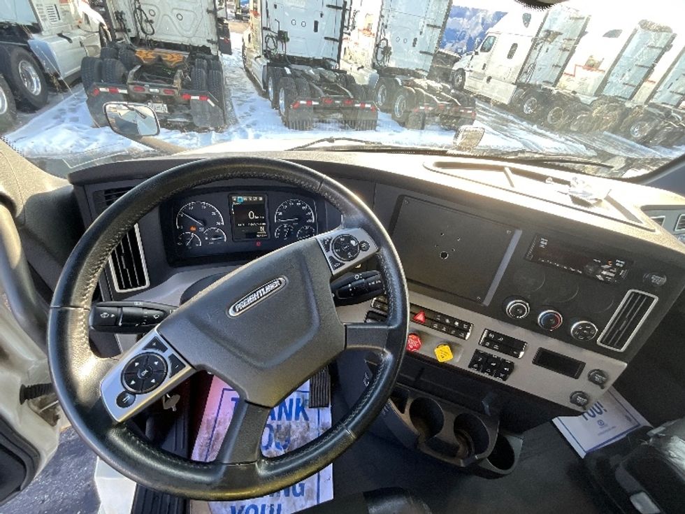 Sleeper Tractor-Heavy Duty Tractors-Freightliner-2019-T12664ST-Cambridge-ON-1,064,882\n\t\tkm-$ 57,000 - Image 11