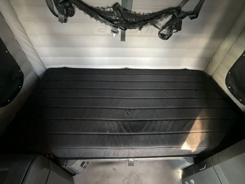 Sleeper Tractor-Heavy Duty Tractors-Freightliner-2019-T12664ST-Cambridge-ON-1,064,882\n\t\tkm-$ 57,000 - Image 17