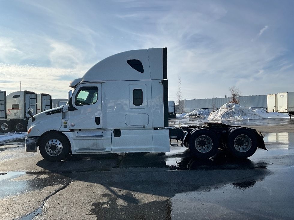 Sleeper Tractor-Heavy Duty Tractors-Freightliner-2019-T12664ST-Cambridge-ON-1,064,882\n\t\tkm-$ 57,000 - Image 4