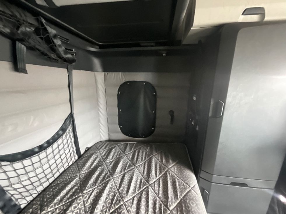 Sleeper Tractor-Heavy Duty Tractors-Freightliner-2019-T12664ST-Cambridge-ON-1,079,420\n\t\tkm-$ 67,250 - Image 18