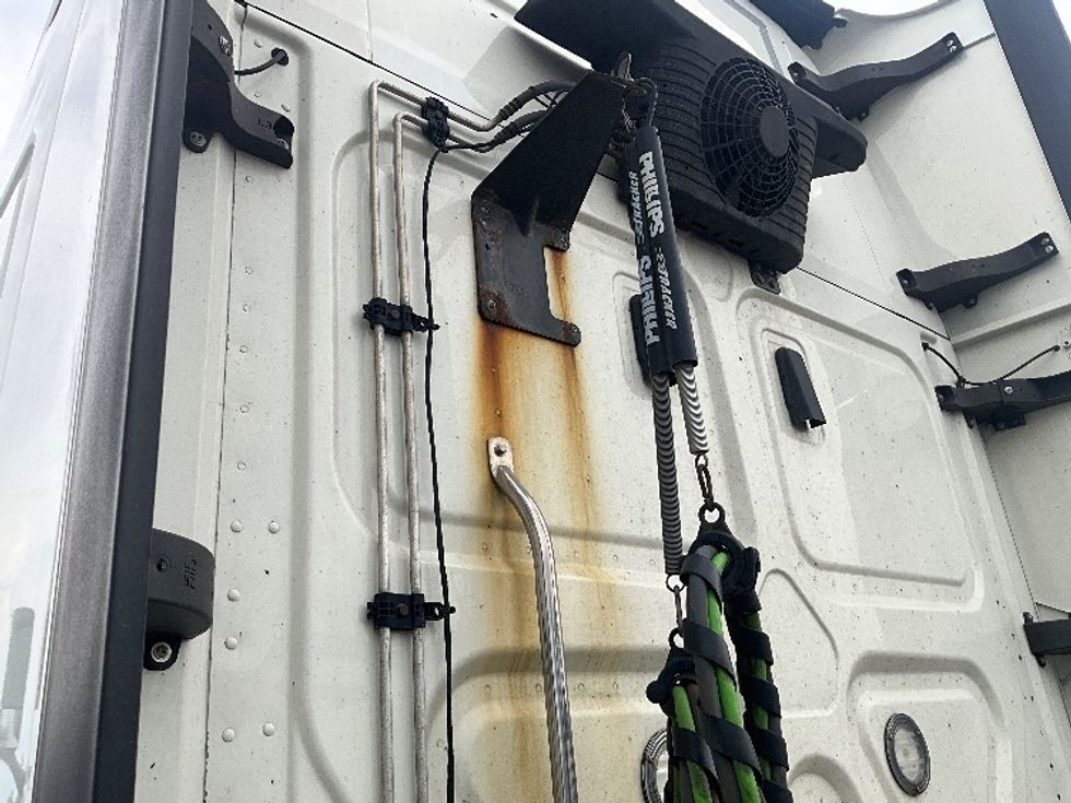 Sleeper Tractor-Heavy Duty Tractors-Freightliner-2019-T12664ST-Cambridge-ON-1,079,420\n\t\tkm-$ 67,250 - Image 23