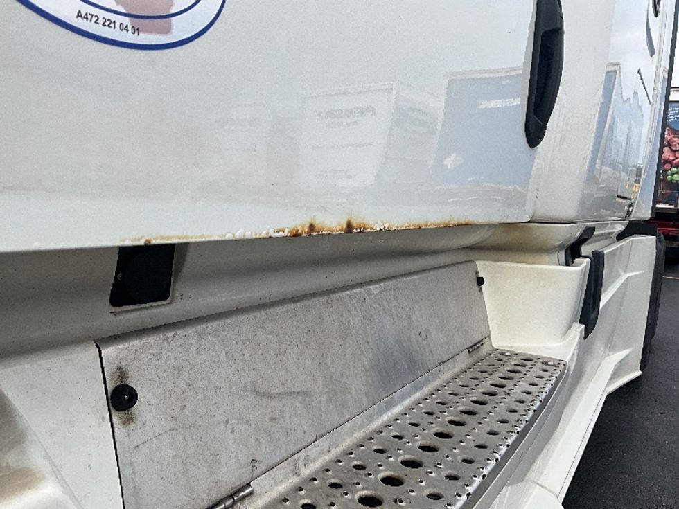 Sleeper Tractor-Heavy Duty Tractors-Freightliner-2019-T12664ST-Cambridge-ON-1,079,420\n\t\tkm-$ 67,250 - Image 24