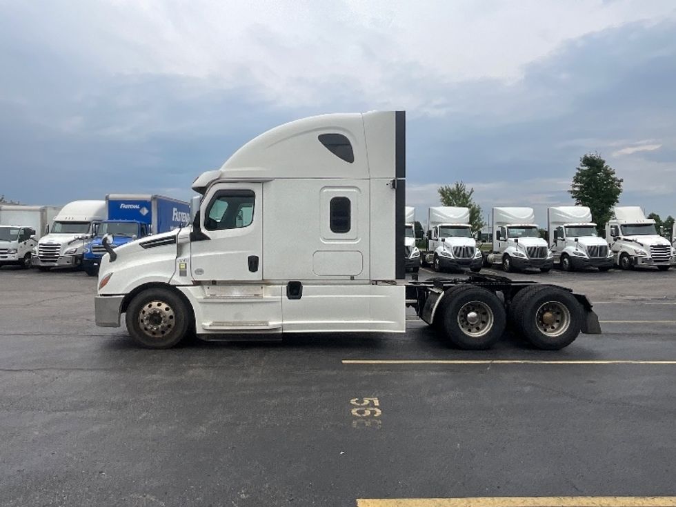 Sleeper Tractor-Heavy Duty Tractors-Freightliner-2019-T12664ST-Cambridge-ON-1,079,420\n\t\tkm-$ 67,250 - Image 4