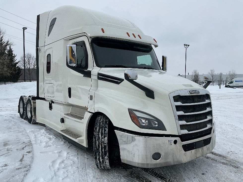 Sleeper Tractor-Heavy Duty Tractors-Freightliner-2019-T12664ST-Cambridge-ON-1,089,237\n\t\tkm-$ 56,000 - Image 1