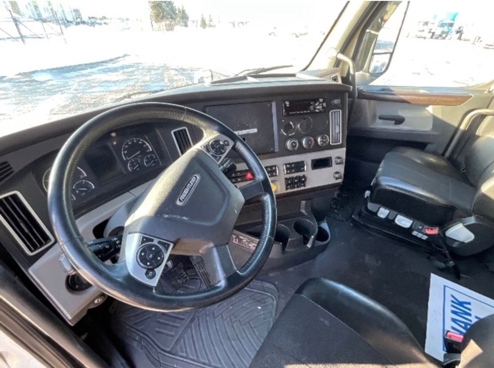 Sleeper Tractor-Heavy Duty Tractors-Freightliner-2019-T12664ST-Cambridge-ON-1,089,237\n\t\tkm-$ 56,000 - Image 10