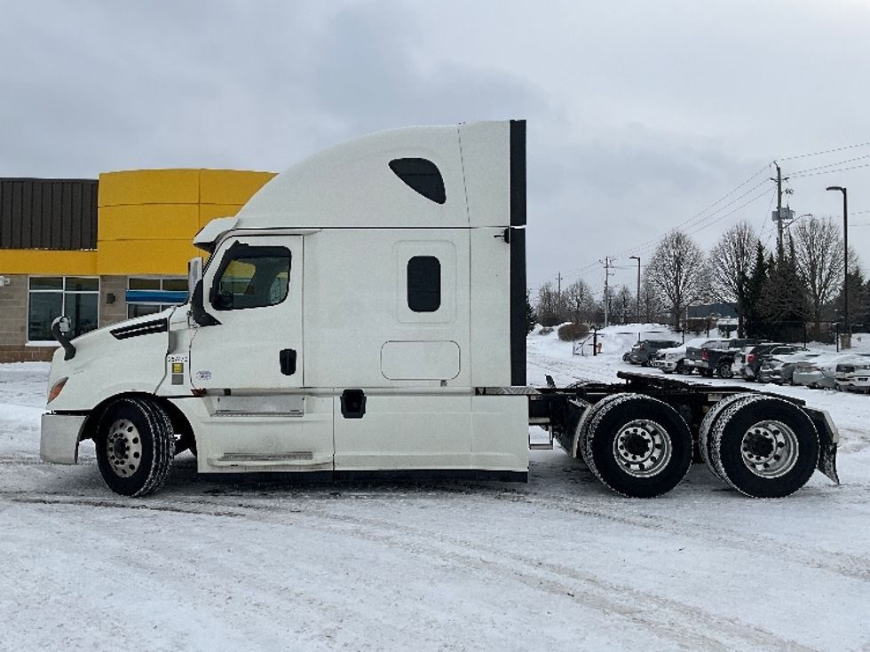 Sleeper Tractor-Heavy Duty Tractors-Freightliner-2019-T12664ST-Cambridge-ON-1,089,237\n\t\tkm-$ 56,000 - Image 4