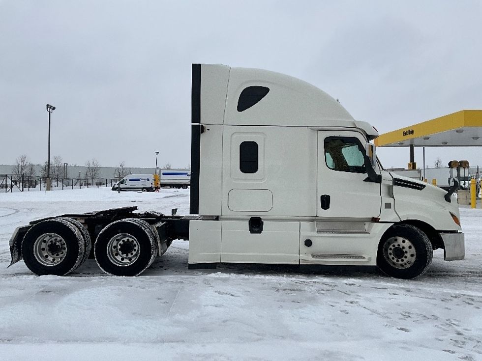 Sleeper Tractor-Heavy Duty Tractors-Freightliner-2019-T12664ST-Cambridge-ON-1,089,237\n\t\tkm-$ 56,000 - Image 8