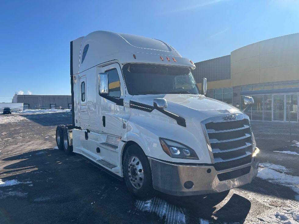 Sleeper Tractor-Heavy Duty Tractors-Freightliner-2019-T12664ST-Cambridge-ON-1,090,449\n\t\tkm-$ 56,000 - Image 1