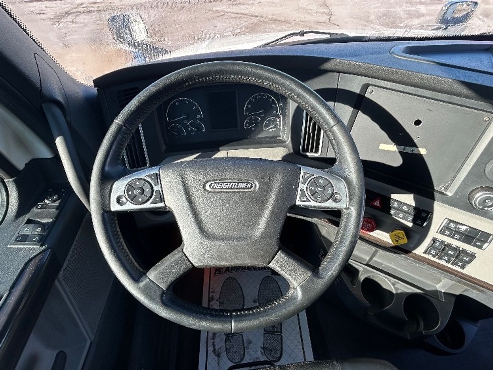 Sleeper Tractor-Heavy Duty Tractors-Freightliner-2019-T12664ST-Cambridge-ON-1,090,449\n\t\tkm-$ 56,000 - Image 11