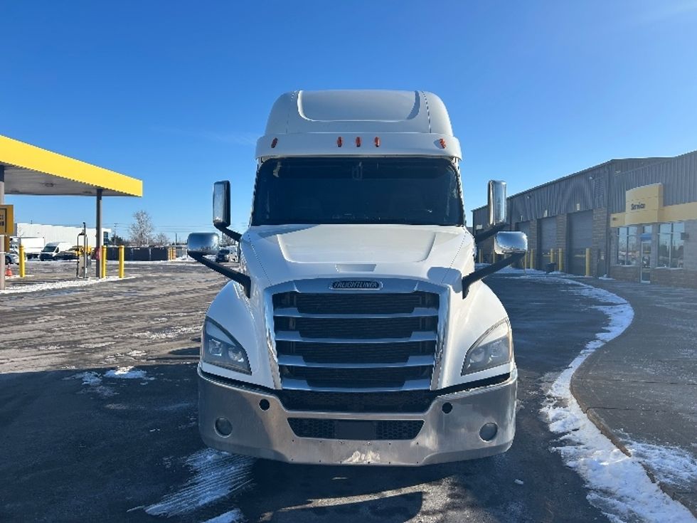 Sleeper Tractor-Heavy Duty Tractors-Freightliner-2019-T12664ST-Cambridge-ON-1,090,449\n\t\tkm-$ 56,000 - Image 2