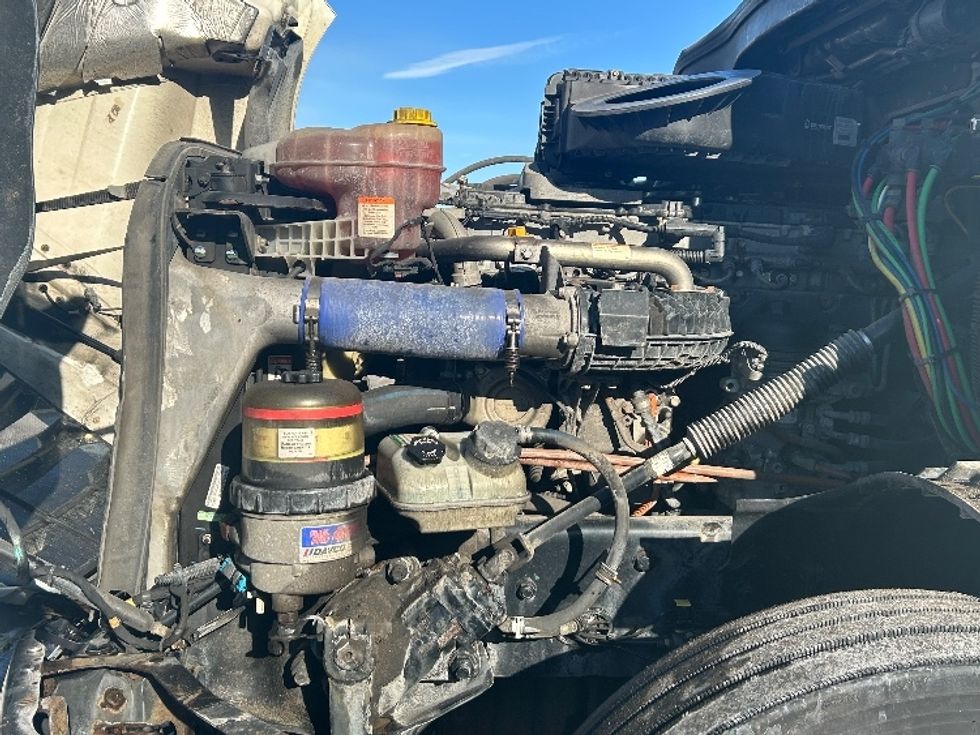 Sleeper Tractor-Heavy Duty Tractors-Freightliner-2019-T12664ST-Cambridge-ON-1,090,449\n\t\tkm-$ 56,000 - Image 21