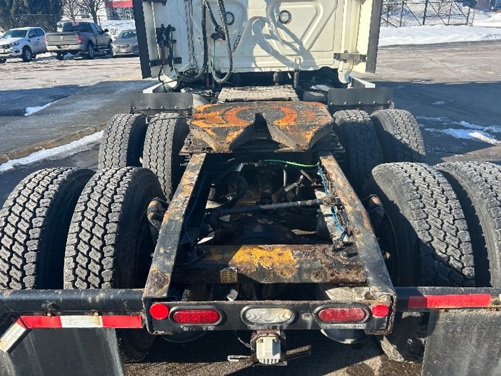 Sleeper Tractor-Heavy Duty Tractors-Freightliner-2019-T12664ST-Cambridge-ON-1,090,449\n\t\tkm-$ 56,000 - Image 6