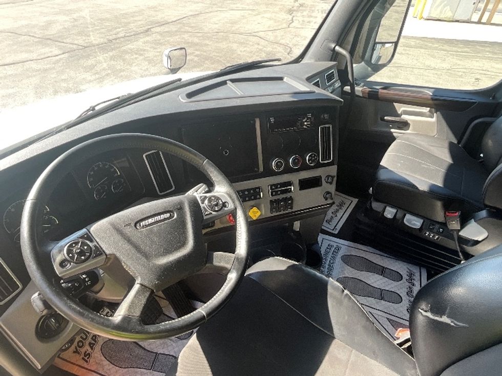 Sleeper Tractor-Heavy Duty Tractors-Freightliner-2019-T12664ST-Cambridge-ON-1,096,654\n\t\tkm-$ 66,500 - Image 10
