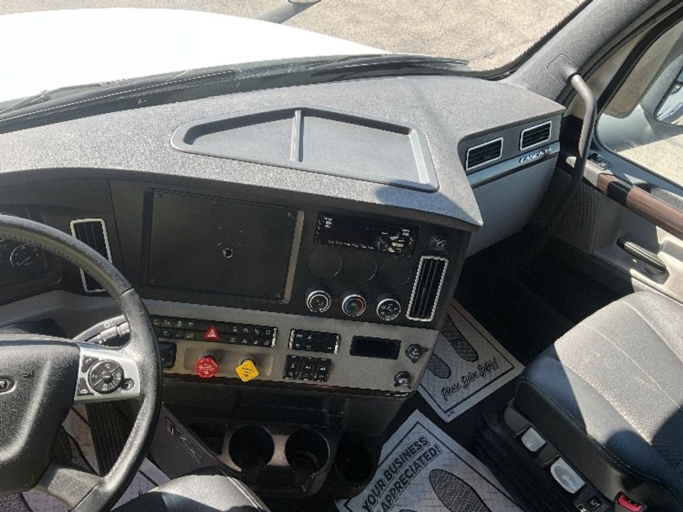 Sleeper Tractor-Heavy Duty Tractors-Freightliner-2019-T12664ST-Cambridge-ON-1,096,654\n\t\tkm-$ 66,500 - Image 12