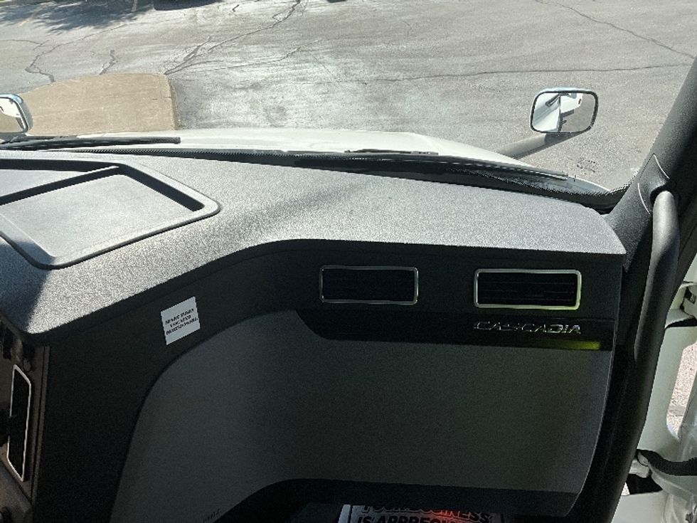 Sleeper Tractor-Heavy Duty Tractors-Freightliner-2019-T12664ST-Cambridge-ON-1,096,654\n\t\tkm-$ 66,500 - Image 14