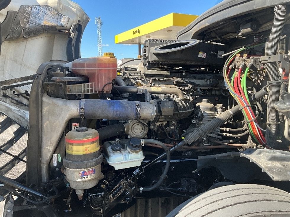 Sleeper Tractor-Heavy Duty Tractors-Freightliner-2019-T12664ST-Cambridge-ON-1,096,654\n\t\tkm-$ 66,500 - Image 21