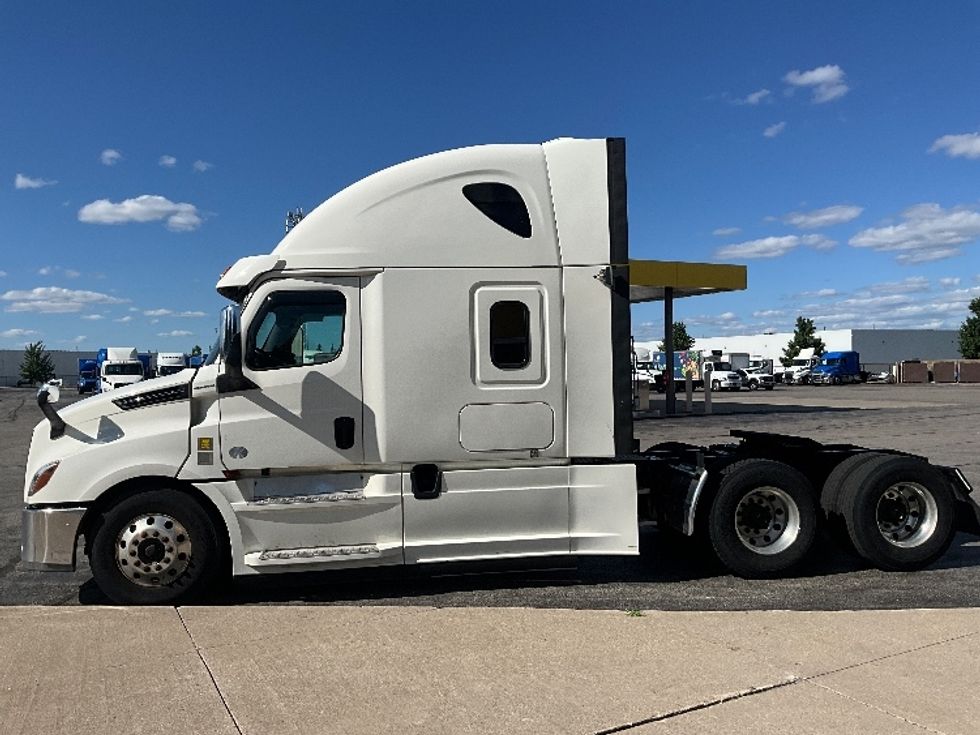Sleeper Tractor-Heavy Duty Tractors-Freightliner-2019-T12664ST-Cambridge-ON-1,096,654\n\t\tkm-$ 66,500 - Image 4