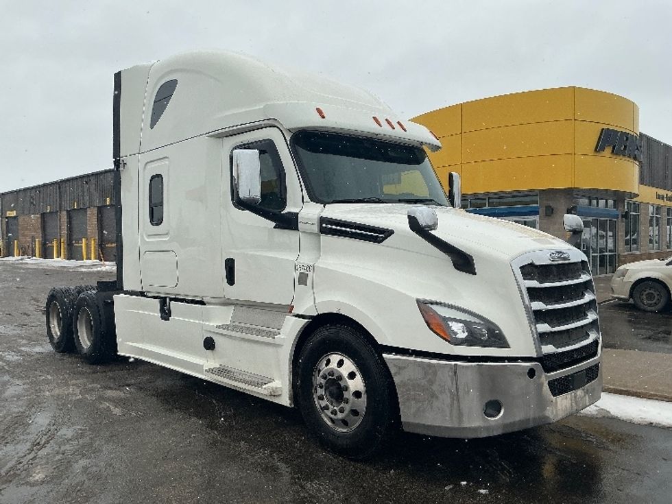 Sleeper Tractor-Heavy Duty Tractors-Freightliner-2019-T12664ST-Cambridge-ON-1,097,764\n\t\tkm-$ 55,500 - Image 1