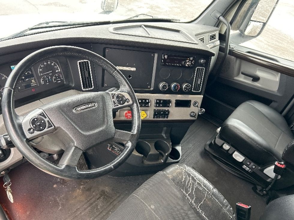 Sleeper Tractor-Heavy Duty Tractors-Freightliner-2019-T12664ST-Cambridge-ON-1,097,764\n\t\tkm-$ 55,500 - Image 10