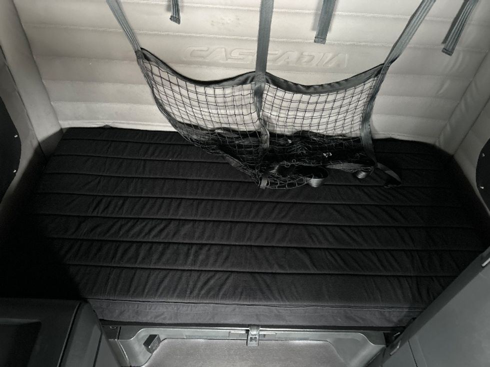 Sleeper Tractor-Heavy Duty Tractors-Freightliner-2019-T12664ST-Cambridge-ON-1,097,764\n\t\tkm-$ 55,500 - Image 17